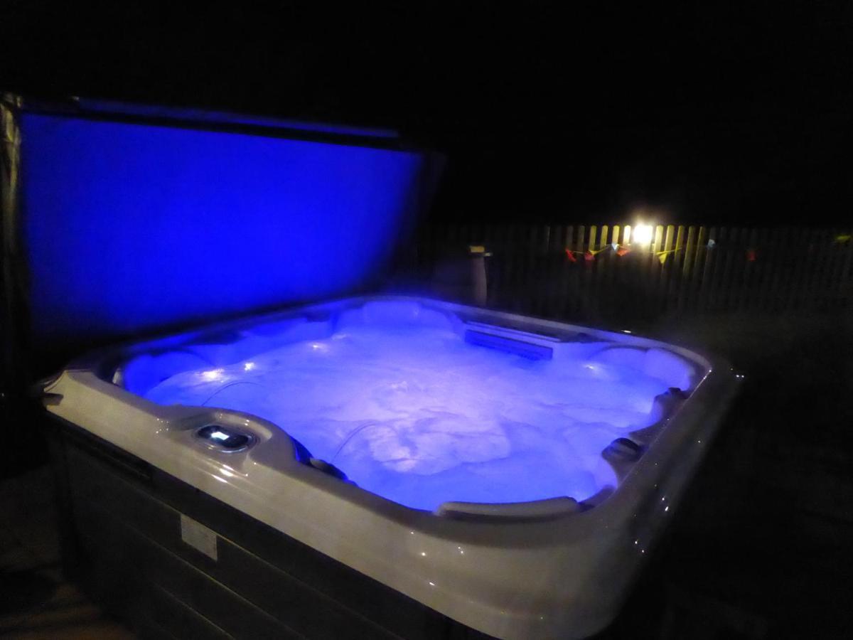 South View Country House Sleeps 12 - Hot Tub - Views 헨리인아덴 외부 사진